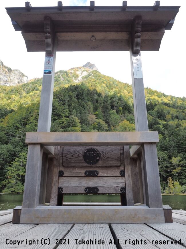 日本山岳ガイド協会企画の上高地モニターツアーに参加してきました。<br />最終日は午前中に明神池を往復しました。<br /><br />GPSによる旅程:http://takahide.starfree.jp/Kamikochi/Kamikochi.html<br />スケジュール等:http://takahide.starfree.jp/Kamikochi.html<br /><br /><br />上高地:https://ja.wikipedia.org/wiki/%E4%B8%8A%E9%AB%98%E5%9C%B0<br />上高地公式ウェブサイト:https://www.kamikochi.or.jp<br />日本山岳ガイド協会:http://www.jfmga.com