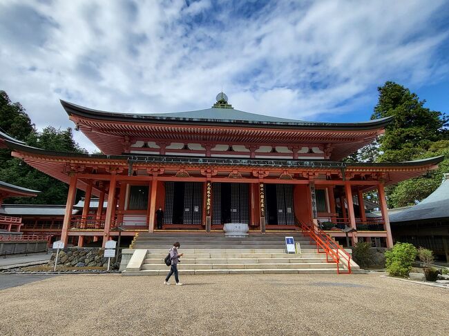  比叡山延暦寺では伝教大師一千百年大遠忌「最澄と比叡山」と言うことで12/5まで比叡山の中心と言える東塔地域で特別拝観が行われています。<br />拝観料1,000円に特別拝観料は500円です。<br />