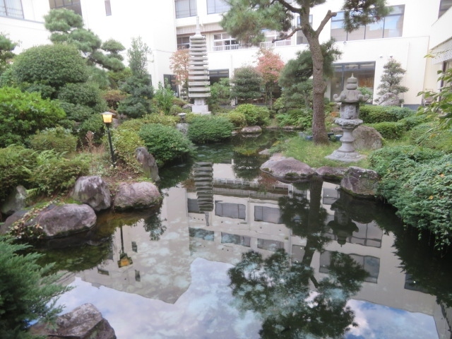 石和温泉「華やぎの章　甲斐路」に宿泊して温泉と食事を楽しむ