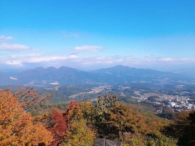 私と母の誕生日を兼ねて伊香保温泉へ,<br />実家から90分のドライブです。<br />紅葉には少し早いけど、26日から河鹿橋のライトアップと聞いて、<br />期待が膨らみます。