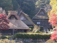 ゆっくり旅しよう。秋の飛騨路　～古い町並みと紅葉真っ盛りの飛騨の里～