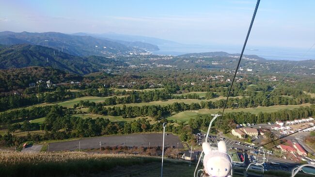 伊豆半島の伊東エリアに<br />大室山っていうザ 山!!って感じの<br />お椀をひっくり返したような<br />可愛い山があるんだって!<br /><br />と、いうことで、れっつ(σ･∀･)σごー<br /><br />