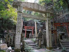 20211105-1 京都 大岩神社には、トレッキングルートと堂本印象さんの鳥居と展望所と