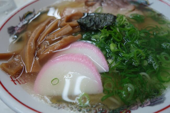 大岩山から降りて来まして、お昼時。この辺にも力餅があるとか…目の前にありましたね。<br /><br />平日やし、お昼にゃちと早いし、すぐ入れると思ふたら満席…人気店やね。