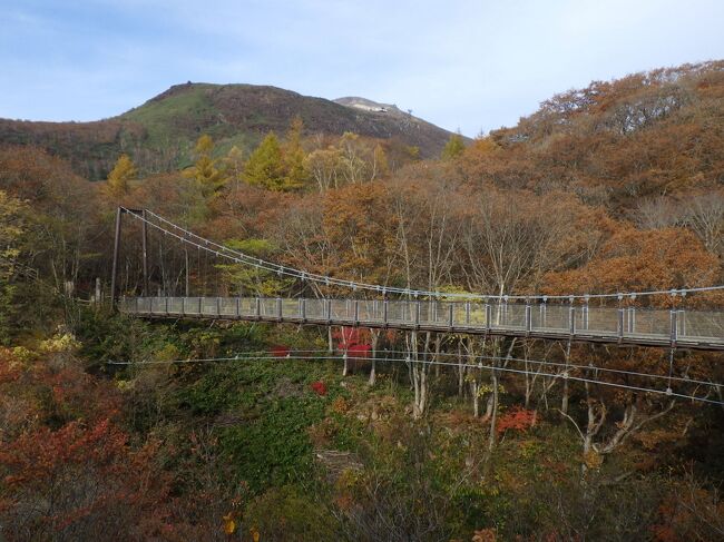 週間天気予報を参考に2泊3日で那須岳登山を計画するも、早めに天気が崩れる予報に変わり、1泊2日で山登りを楽しみました。画像は、弁天橋たもとから見た茶臼岳。