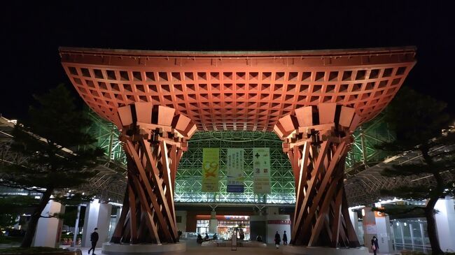３泊4日で金沢を巡りました。<br />1日目は、いしかわ赤レンガミュージアム、国立工芸館、旧中村邸、しいのき迎賓館、石川四高記念文化交流館など。