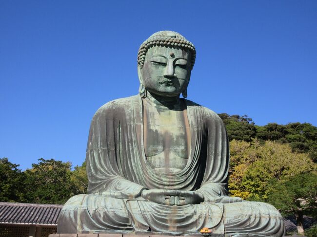 近いといつでも行けると思い、なかなか出かけない鎌倉に、平日お休みをいただいて、ひとりぶらぶら散策してきました。<br />北鎌倉から鎌倉、長谷、最後は江の島。<br />この日は、快晴。しかも少し風が吹いているから、きっと富士山がきれいに見れるはず。<br />歩いて歩いて歩いて、その日の歩数は、なんと、3万7千歩!!散策のレベルじゃないよー・・・。<br />でもお天気が良くて、最高の一日を過ごすことができました。