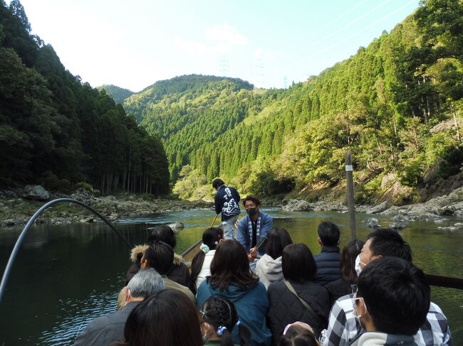 今回、保津川下り特別便「朝霧」に運良く予約することが出来、待望の保津川下りが実現。トロッコ列車にも乗ることが出来、保津峡を川と山の両方で満喫しました。