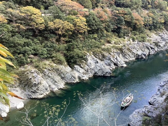 香川旅行2日目。悩んだこの日の行程。翌日は仕事だし金毘羅温泉でゆっくりして、そのまま帰宅・・・と考えていた。そこで目に付いたJTBの"四国くるり旅"のパンフ。そちらの"おすすめモデルコース"のプランから一部行程をパクらせていただきました。今回の旅、JTB大活躍。<br /><br />行程:琴平駅→大歩危駅(大歩危峡観光遊覧船)→四国まんなか千年ものがたり→多度津駅<br />