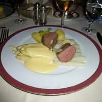 ドイツ2012年・麗しの5月：古城ホテル・クロンベルク城で、この旅最後のシュパーゲル料理を楽しんだ。