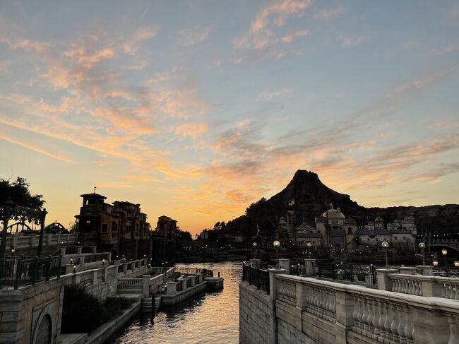 3泊4日のディズニー満喫旅ももう最終日。<br /><br />羽田→福岡間の最終便で帰る予定のため、<br />夕方までではありますがディズニーシーを満喫します!