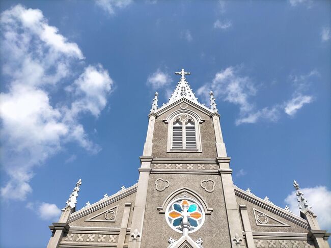 今回の九州の旅、初めは対馬のみで予定を立てていたのだけど<br />安住紳一郎のラジオ日曜天国での天草の話を聞いていて天草もいいなぁとなり<br />地図を見たら天草は熊本県、熊本城はどうなったか...などと広がって一週間でも結構忙しい旅になってしまう。<br /><br />特に11/14の対馬~福岡~熊本~天草の移動は大変だった。<br /><br />それにほとんど6時間の天草周遊、時間が足りないのはわかっていたが今回は取り合えず行けたって感じであります。(笑)<br /><br />再度訪れる楽しみも残しておきます。<br /><br /><br /><br />