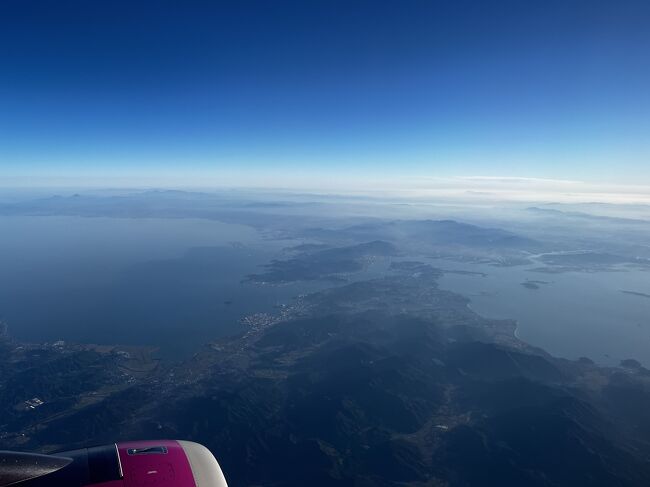 どこかにマイルで行く旅も、航空便の減便など、予約が取りずらい一方、今まで出にくかった行き先も出現するようになりました。<br />今回は緊急事態宣言も終わり、さあ出かけようといつものどこかにマイル。新千歳・旭川・函館・北九州となかなか見当たらない組み合わせ。ちょうど鉄道の日3日間で北海道普通列車の旅も良いと思っていたらまさかの北九州。じゃあJR九州乗り放題といくかと今回は鉄分の多い旅。<br />初日は北九州空港からJR九州以外の三セクや筑豊電鉄を乗り潰し、水曜どうでしょうでおなじみの壇ノ浦サービスエリアへ行こうと思ったら、まさかの寝坊。さて今回の旅もどうなることやら。