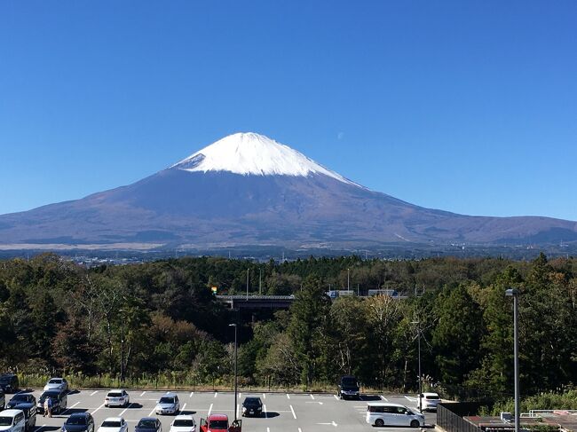 友達に誘われて、１泊２日で御殿場に遊びに行ってきました。　<br /><br />友達は別荘を持っているのですが、「東京ナンバー」の車はいたずらされたり、迷惑がられたりして、しばらくの間行けなくなっていて、やっとこの頃東京のコロナも落ち着いてきたので、お掃除やらメンテナンスに行くそうで、「一緒に行く？」と誘ってもらいました。<br /><br />そのついでにちょっと観光もしようという旅行です。<br /><br />観光メインではないので、食べたものや、ちょっと近所のお店をのぞいたりしただけ、のんびり旅行記です。