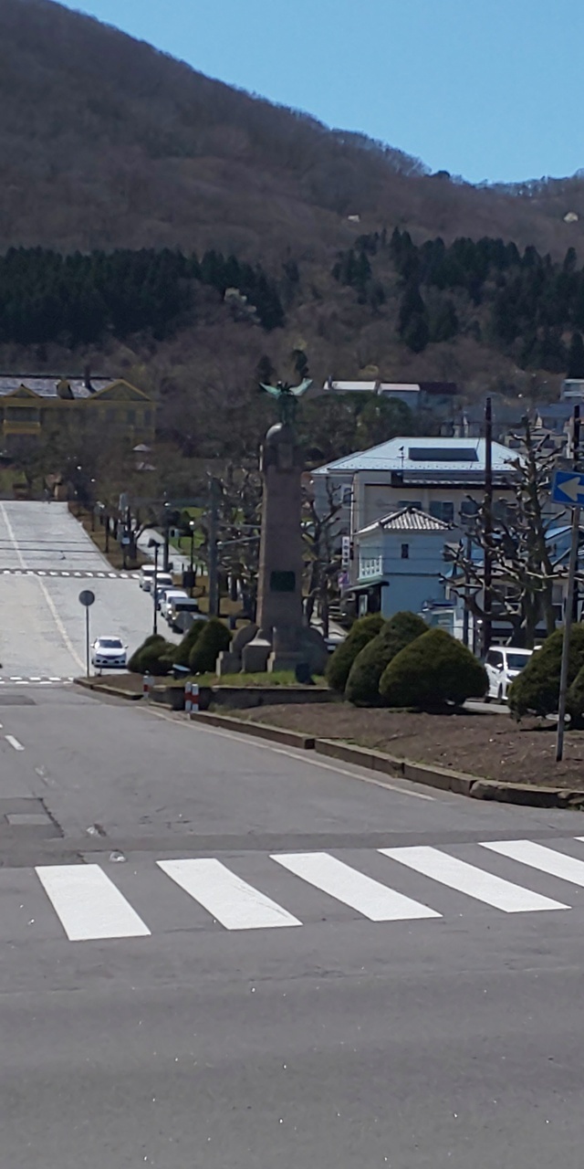 2021年春の函館パート4の続きです。<br /><br />函館ベイエリアを引き続き海沿いに散歩していきます。<br /><br />様々な歴史的建造物があったり、歴史上でも大切な記念すべきスポットがあったりと見どころが多い街だなと改めて感じられました。
