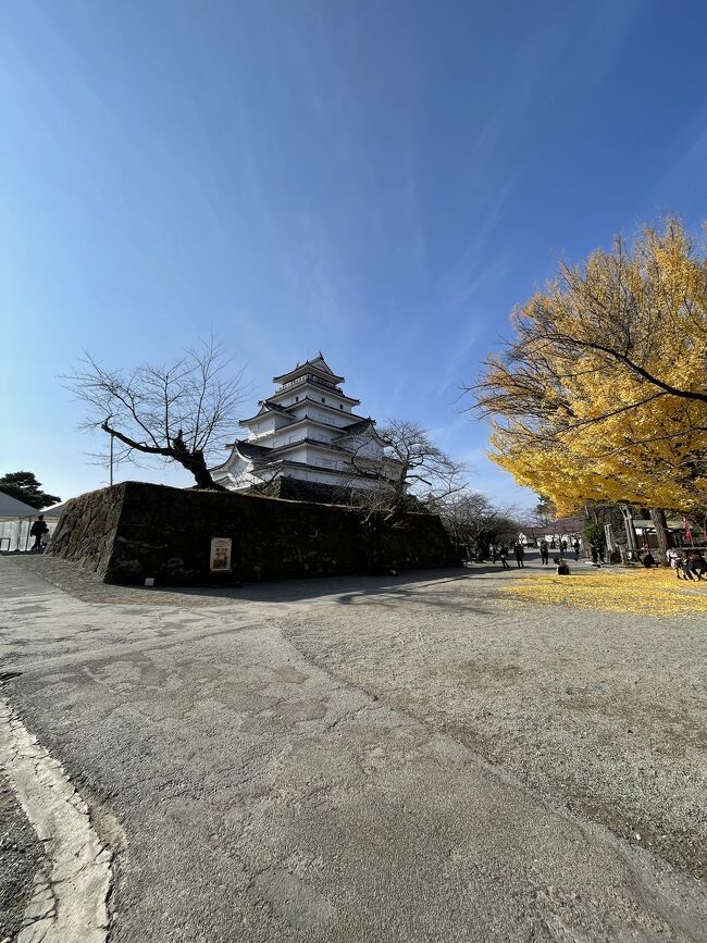 ここ最近仕事の関係で会津若松との二拠点生活を送っている父親<br /><br />家族が誰一人訪れたことない場所だったので、「遊びに来ない？」と温泉を予約してくれたので母と妹と行ってまいりました。<br /><br />どうせ会津若松に行くなら！とせっかくなので白虎隊ゆかりの地を訪れてきました！