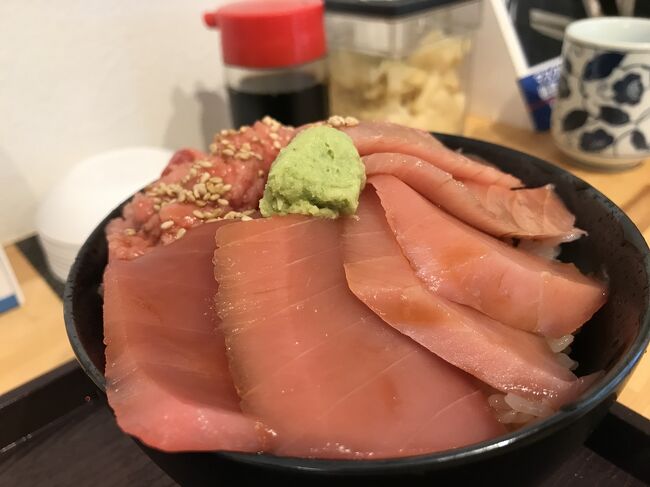 マグロ丼が食べたいと思っていたら、京浜急行から株主優待乗車券が送られてきたので三浦半島へ行ってきました。<br />三浦半島は三崎のマグロが有名ですが、私は横須賀で美味しいお店を見つけたので、マグロ丼が食べたくなったらそこへ行きます。<br /><br /><br />JR線　新橋→品川　148円（金券ショップで購入）<br />京浜急行株主優待乗車券　2枚<br /><br />天然まぐろ丼 旬春の里　横須賀中央店<br />興慶丸丼1250円＋まぐろ増量200円