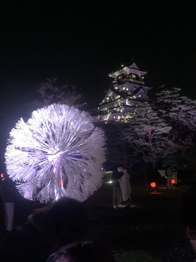 高知の山合いの郷麗温泉にて、のんびりチャージした後は、一日いろいろ巡ります。<br /><br />高知産木材を活用した山合いの町梼原（ゆすはら）散策、まるでギリシャなヴィラ•サントリーニで海を眺めながらのランチ、高知城では体験型デジタルアートイベントを楽しみ、ひろめ市場でシメです。