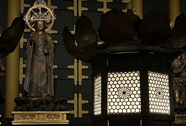 11月3日は「文化の日」で祝日。<br />近場で面白そうなイベントを探してみると、上野の「東京国立博物館」において、伝教大師1200年大遠忌記念の特別展「最澄と天台宗のすべて」という展覧会が開催されているとのこと。<br /><br />これまでも「比叡山延暦寺」や天台宗ゆかりの寺院に参拝してきたこともあり、この秋の祝日に勉強がてら見学するとともに、「上野恩賜公園」周辺をぷらっと散策することにしてみました。<br /><br /><br />◇特別展「最澄と天台宗のすべて」関係ホームページ◇<br /> https://www.tnm.jp/modules/r_free_page/index.php?id=2096<br /> https://tsumugu.yomiuri.co.jp/saicho2021-2022/<br /><br />〔新緑に染まる天台宗の聖地・比叡山延暦寺巡拝記〕<br />●Part.1(1日目①):坂本ケーブル/比叡山延暦寺 横川(世界遺産)<br /> https://4travel.jp/travelogue/11636104<br />●Part.2(1日目②&2日目①):比叡山延暦寺 西塔&東塔(世界遺産)<br /> https://4travel.jp/travelogue/11693968<br />●Part.3(2日目②):坂本(重要伝統的建造物群保存地区)<br /> https://4travel.jp/travelogue/11704303