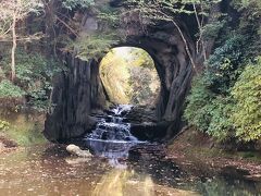 亀岩の光の洞窟