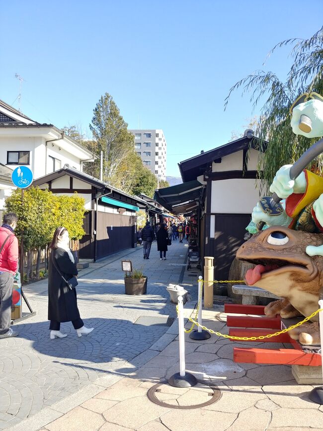 何だかんだで 12月です<br />いつも楽しみにしている 4日間JR 東日本が15.270円で乗り放題の<br />大人の休日倶楽部パスの 時期ですが<br />今年はコロナの影響で 4月と9月は利用できませんでした<br />7月に一人で 山梨に行ったのが最後かな<br /><br />少しコロナも落ち着いてきたし って事で<br />今回は今年1月に行ったけど 滞在時間が短くて消化不良だった<br />松本周辺を 観光したいです<br /><br />昨日2日目は 美ヶ原温泉の月の静香というお宿に<br />一泊しました<br />美味しい食事と 滑らかな温泉に大満足でした<br />今日は 松本を観光して<br />夫は東京まで移動して 宿泊予定です<br />私は 明日の仕事に備えて仙台に帰ります<br /><br />さて 念願の松本観光は<br />無事できるのでしょうか?