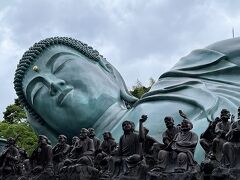 次の世も　悪くはないらし　涅槃仏　《　福岡県・南蔵院ほか　》