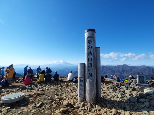 12月4日土曜日、日帰りで丹沢に行ってきました。登った山は鍋割山（標高1272.５M）と塔ノ岳（標高1491M）です。歩行距離約17KM、歩行時間約7時間、標高差が約1200Mです。今年から始めた登山ですが一番しんどい登山となりました。