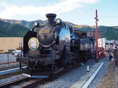 瀬戸合峡へ紅葉を見に出かける途中、鬼怒川温泉駅からSL汽笛が聞こえたので寄ってみました