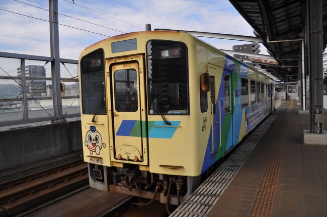 2021年12月4日から5日にかけて1泊2日で九州へ行ってきました。<br /> 鉄道情報サイト「レイルラボ」の乗りつぶし「鉄レコ」の踏破記録を伸ばすべく、北九州で再乗が必要な路線を中心に時間が許す限り乗ってきました。<br /> 九州への往復は「JR西日本どこでもきっぷ(2日用)」18,000円を利用しました。JR西日本エリア内なら新幹線・特急も乗り放題、指定席も6回利用できる便利な切符ですが、ネックは1週間前までに旅行会社で購入する必要があることです。<br /> 九州内は、前回2021年10月の旅行を中断して残っていた「旅名人の九州満喫きっぷ」2日分を利用しました。<br /> 行橋駅から、平成筑豊鉄道に乗り換え直方駅へ向かいます。