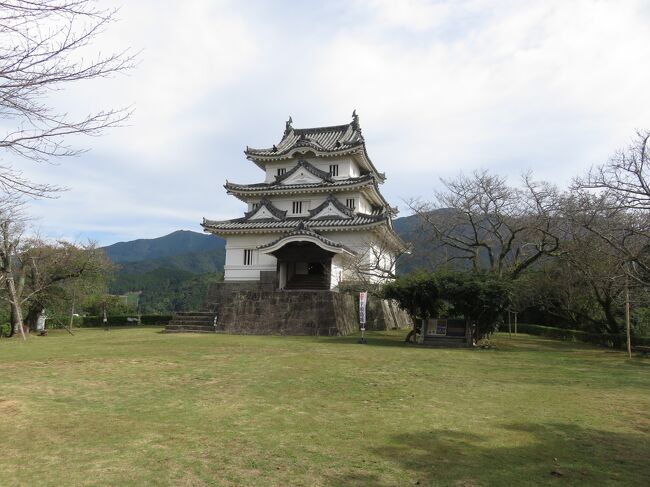 10月から12月まで開催されている四国ＤＣに合わせて四国を旅してみようかと思い、お得なフリーきっぷを活用、ぐるっと廻ってきました<br />9年前「四国グリーン紀行」というフリーきっぷを使い四国四県時計回りに一周（→　https://4travel.jp/travelogue/10698566　）したのですが、今回も似たような動きにはなってしまったものの、前回乗車できていない路線をうまく組み合わせてＪＲ四国全線完乗となりました