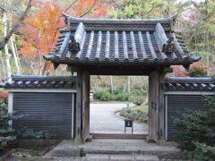 御門と海岸門（三渓園）