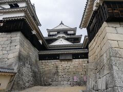 四国くるりきっぷで愛媛旅行①　名物鍋焼きうどんを食べて松山城をガイドツアーで満喫