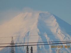 今年一番の寒波が訪れた富士山をみる