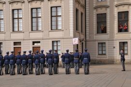 2014年チェコ・ハンガリー旅行記　第19回　プラハ散策その10　プラハ城の聖イジー教会や衛兵の交代式を見学