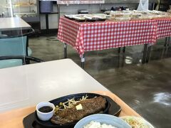 横浜波止場食堂、500円熱々ジュージュー鉄板ステーキランチ街歩き編