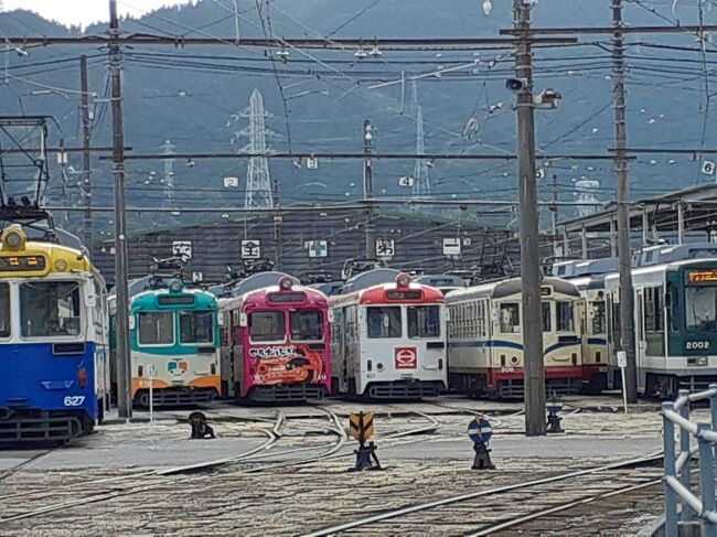 12月の日曜日は路面電車が市内無料になるとの事で、意外とよく知らない桟橋通五丁目に行ってきました。<br />だだっ広い岸壁や工場や路面電車の車庫と、けっこう見どころがあり楽しめました。