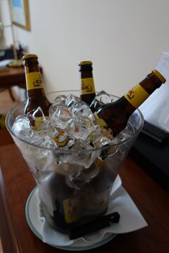 初めてのマルタ 20 (出張のついでに72-3・完)　コミノ島のブルーラグーンから、宿泊先ホテルに帰還。ローカルビールで乾杯！