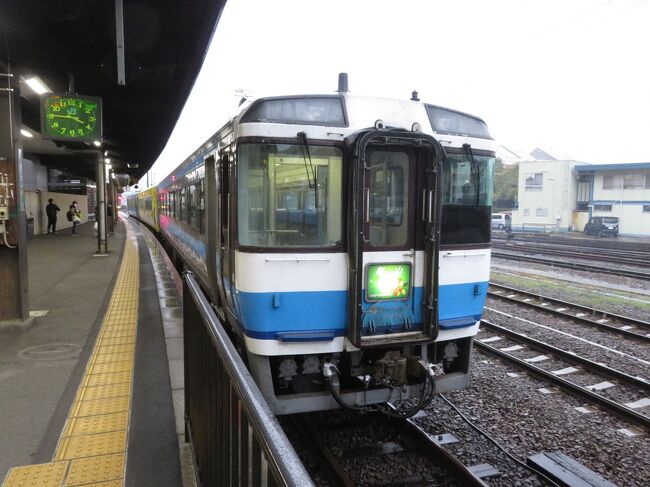 10月から12月まで開催されている四国DCに合わせて四国を旅してみようかと思い、お得なフリーきっぷを活用、ぐるっと廻ってきました<br />9年前「四国グリーン紀行」というフリーきっぷを使い四国四県時計回りに一周(→ https://4travel.jp/travelogue/10698566 )したのですが、今回も似たような動きにはなってしまったものの、前回乗車できていない路線をうまく組み合わせてJR四国全線完乗となりました
