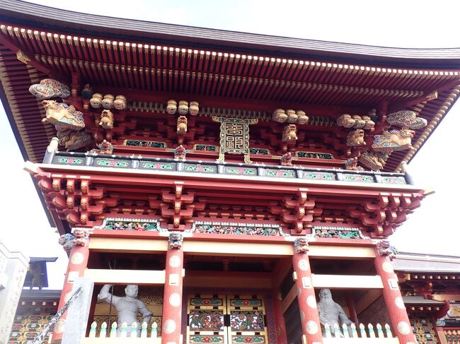 西岡の看板建築巡りの後大杉神社へ寄りました。<br />阿波の大杉神社は、全国に670社ほどある大杉神社の総本宮です。<br />菟上之国は広大な常総内海を支配域としておりました。その内海の航路標識の役割をはたしたのが、大杉神社の巨大な杉です。この地が「あんば」と呼ばれていたことから、巨杉に鎮座する神様は「あんばさま」と呼ばれました。この巨杉は常総内海の人々の信仰の対象として、また海で生活する人々の交通標識として役割を発揮していたと考えられます。後に舟運交通守護の神様として利根川水系、太平洋沿岸の舟運業に携わる多くの方々にも信仰され、交通安全の神様として篤い信仰を受けていました。<br />https://youtu.be/kwRkXseer8g