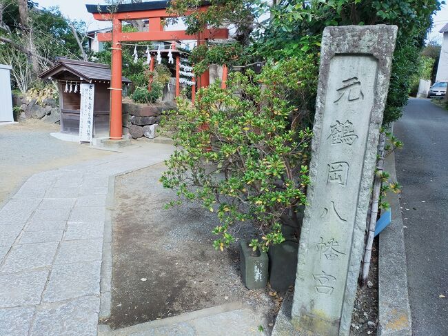 鎌倉といえば代表的な鶴岡八幡宮、その他たくさんのお寺や神社があります<br /><br />我が家では鶴岡八幡宮元宮というこじんまりとしたところへ毎年お詣りしています<br /><br />今年も先にお詣りしているのは2組<br />だいたいいつもの人数です<br /><br />穴場ですよね~<br /><br />その後は中華街ランチ<br />食べ過ぎました(**)<br /><br /><br />