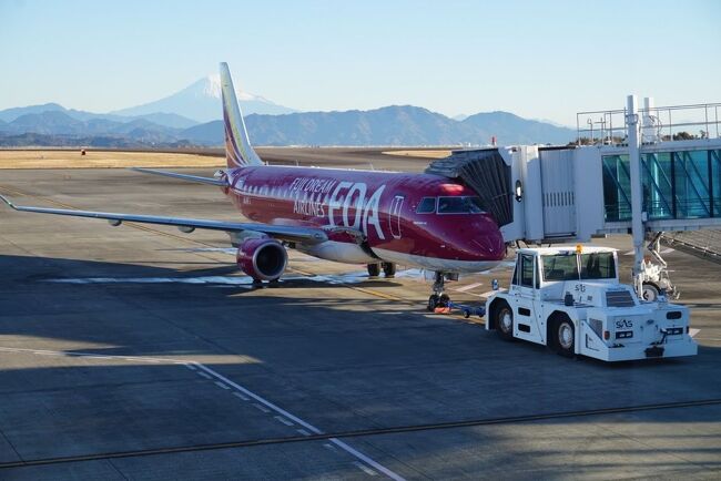 パワースポット巡りと御朱印集めをライフワークにしている私たち。<br />出雲大社に行きたいね～、と島根・鳥取の旅を計画しました。<br />年末寒波が心配でしたが、飛行機も影響なくレンタカーで周ることができました。<br />はじめて静岡空港からフジドリームエアラインを利用してまずは出雲空港へ！<br />初日は足立美術館と松江を観光して、冬の味覚松葉ガニをGo To Eatでお得にいただきました！<br />島根は想像以上に魅力的なところでした！