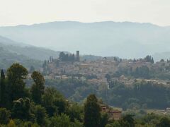 2021年9月　イタリア旅行　今年もトスカーナ。天気がとても良い日ととても悪い日はホテルにこもります。Barga 