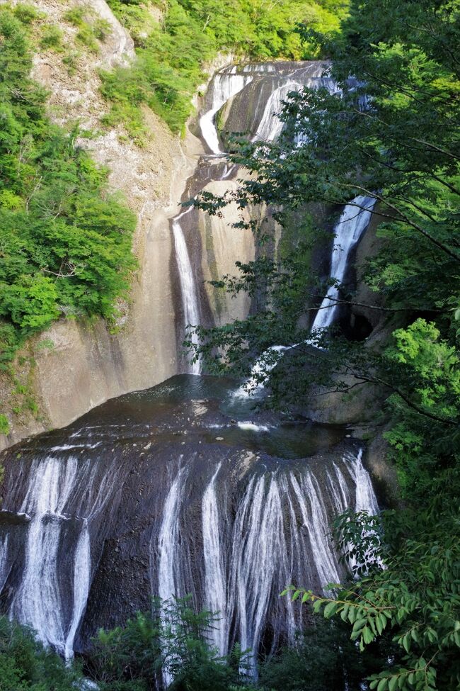 日本三大瀑布の一つ、‘袋田の滝’を見ようと夏の休日ドライブに出た。その前に相方の情報で、こちらも見応えあるとの評判である栃木県にある‘龍門の滝’にも寄り、夏の納涼滝巡りをした。