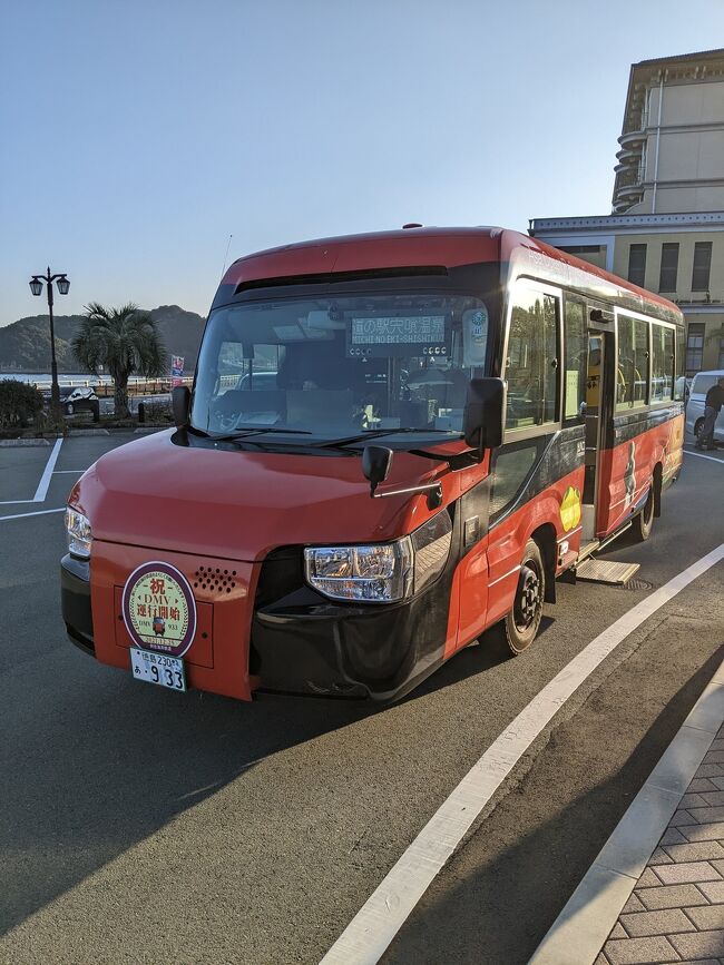 ご覧いただき、ありがとうございます。<br />ぞうぷうでございます。 <br /><br />今年最初の3連休、1泊2日で四国に行ってきました。<br /><br />今回の旅行の目的は以下の4つです。<br />① 四国のグルメを少しだけ堪能する。<br />② 四国をプチ観光。<br />③ 阿佐海岸鉄道の鉄印を授受する。<br />④ DMVに乗る。<br /><br />1日1旅行記の計2巻で完結したいと思います。<br /><br />本巻は2日目、第2巻です。<br /><br />なお今回は車での移動のため、鉄道ネタはかなり少なめです。<br />もちろん移動中の飲酒もございません。<br /><br />拙い文章のため、流し読み程度でご覧いただければ幸いです。<br /><br />写真はすべてスマートフォンでの撮影です。<br />(写真が縦長で申し訳ございません。)<br />
