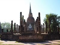 春うららの北タイ（３）　スコータイのラームカムヘーン大王記念碑とワット・スラ・シー