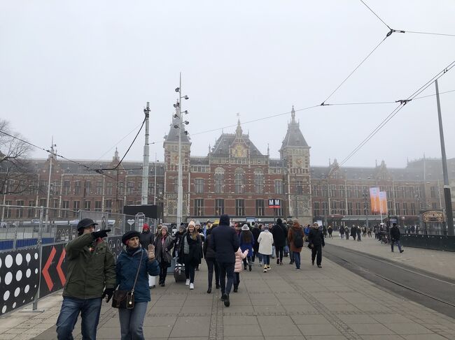 2020年の年始に行った<br />アムステルダム とブリュッセルの家族旅行（息子1歳０ヶ月）の記録を綴らせていただきます。<br /><br />だいぶ年月が経ったのであやふやですが…。<br />４泊７日の日程で<br />ターキッシュエアラインを利用してイスタンブール経由でアムステルダム へ。<br />アムステルダム からは特急タリス でブリュッセルへ。<br />ブリュッセルからはイスタンブール経由して成田へ帰ってきました。<br /><br />まずはアムステルダム 編です。