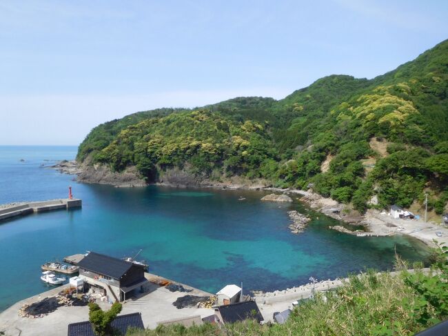 続いては鎧駅にやって来ました。<br /><br />日本遺産ゆかりの地。入り江の漁港集落を見下ろす絶景駅でした。