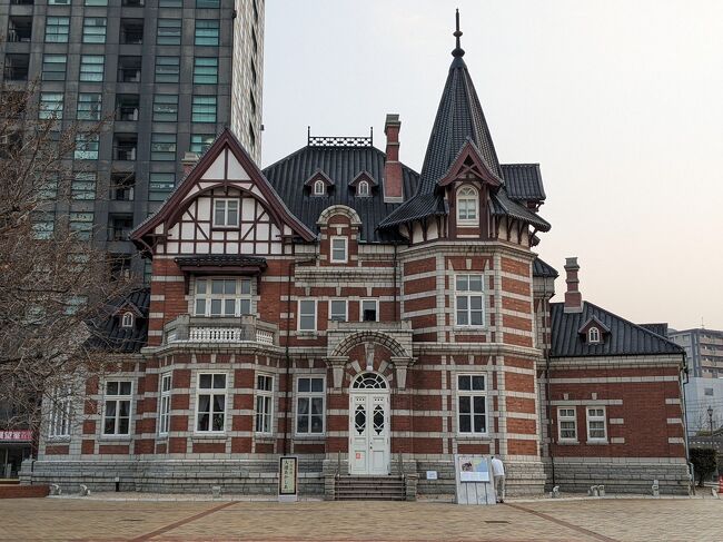 2月の末に福岡に行って来た。<br />往路と復路で交通手段を変えようと、<br />往路:フェリー、復路:飛行機 で行く予定であった。<br />ピーチで福岡⇒関西の最後の1席約6,800円で予約を進めていたが、<br />1回戻って再び進めると、千円上がっとるがな。<br />戻らんかったら68やったのに、数10秒の間に78になった。<br />悔しいから飛行機はやめて往復ともフェリーにした。<br />往復とも名門大洋フェリーを利用しホテルでの宿泊は無し<br /><1日目:2022/2/25金><br />名門大洋フェリー第1便(エコノミー:3,980円) <br />大阪17:00⇒<br /><2日目:2022/2/26土><br />門司港5:30着<br />★門司港レトロ<br />★小倉城<br />★成田山久留米分院明王寺<br />★東長寺<br />名門大洋フェリー第2便(ツーリスト:6,830円) <br />新門司港19:50⇒<br /><3日目:2022/2/27日><br />大阪8:30着