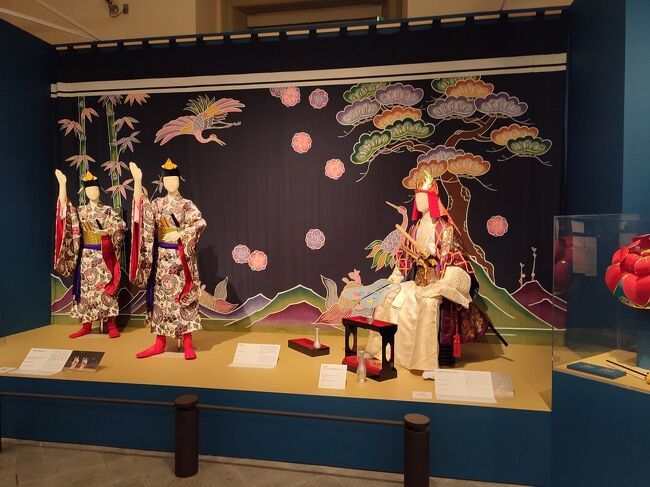 上野にある国立博物館に行ってきました。<br /><br />今日見たのは、ユネスコ無形文化遺産特別展　体感！日本の伝統芸能　歌舞伎・文楽・能楽・雅楽・組踊の世界　です。<br /><br />ザ・グレート歌舞伎とか、能年里奈とかなら知っていますよ。<br />この特別展を見る前には、東京都の無料PCR検査会場に立ち寄りました。これまで3回上野公園で検査を受けています。<br />チケットの手配は昔よりも楽になりました。なお、国立博物館の近くにある、上野動物園は閉園でした。