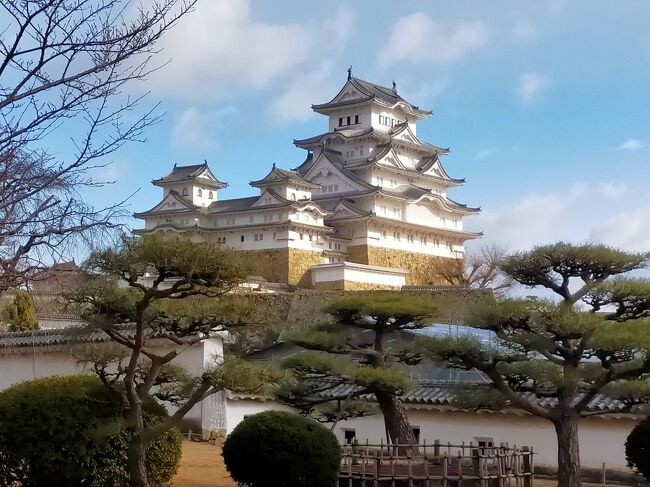 ４日目、最終日は姫路城を観光します。<br /><br />帰りの飛行機の時間が15時55分なので、約5時間しかありません。<br /><br />姫路城は混むと見学するのに相当時間がかかるようですが、どうでしょうかね。